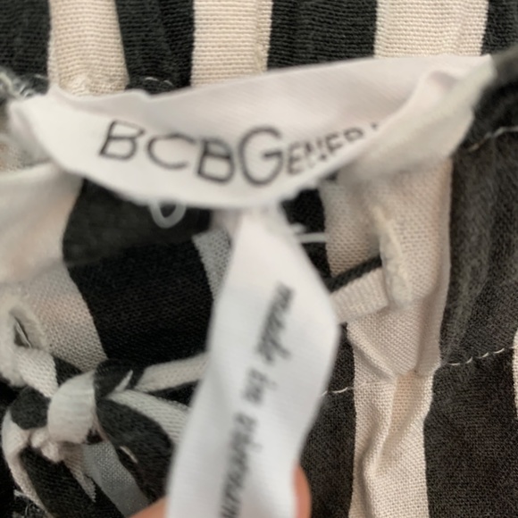 BCBG Generation loose fitting summer shorts - Picture 2 of 4